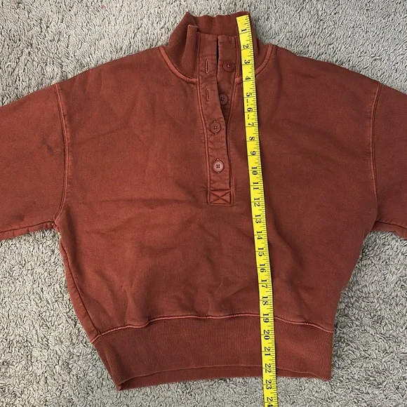 🎄Aritzia‎ rust color cropped sweater - Picture 9 of 9